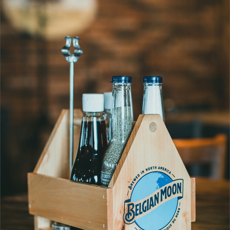 Coordinated restaurant tabletop accessories
